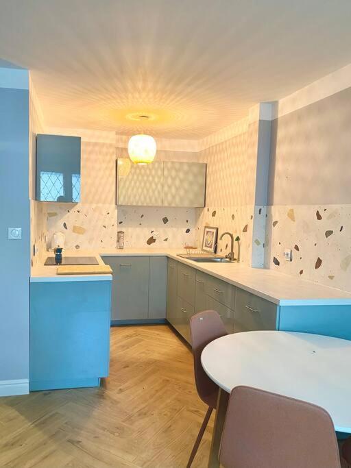Apartment Close To Metro, 8 Minutes To Centrum And Near Airport 바르샤바 외부 사진